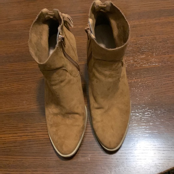 Universal Thread suede booties, tan, size 8, side zipper, decorative tassel - Picture 2 of 6